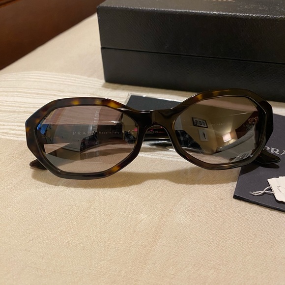 BRAND NEW AUTHENTIC Prada brown chess rectangle sunglasses - Picture 4 of 5